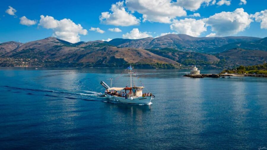 Argostoli: Full-Day Traditional Boat Cruise with Lunch - Onboard Comfort: Bars, Gear, and How the Crew Keeps It Fun