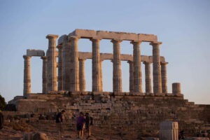 Athens: Cape Sounion & Temple of Poseidon Sunset Experience - The Athenian Riviera Drive: Glyfada, Vouliagmeni, and Varkiza by Bus