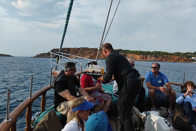 Athens cruise: Agistri, Moni/Metopi, Aegina with lunch & drinks - Stop 3: Aegina for Pistachios and a Final Wander