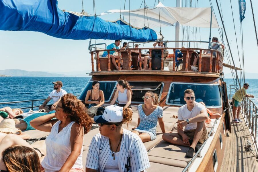 Athens: Cruise to Agistri, Moni & Aegina with Lunch & Drinks - The Return to Athens: late-day sea breeze and why timing matters