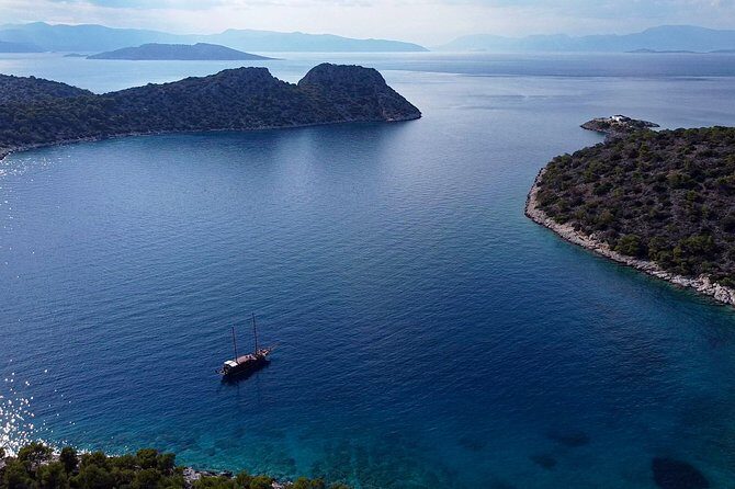 Athens Day Cruise: 3 Islands Tour in the Saronic Gulf with Lunch - Getting the best out of the boat: shade, comfort, and small gear