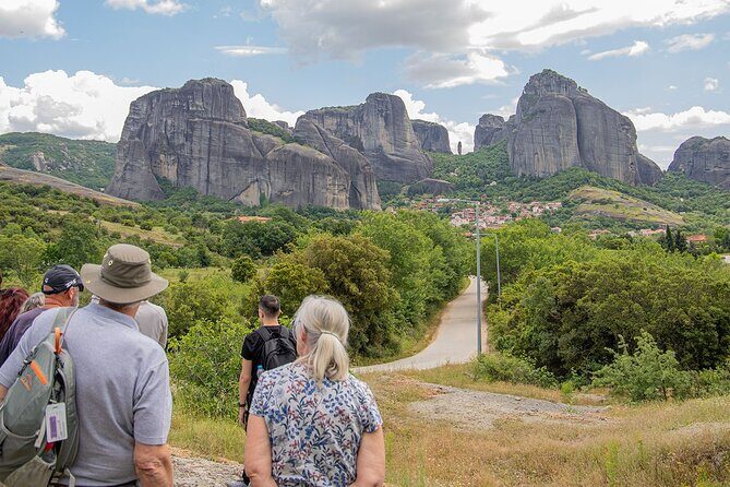 Athens: Meteora Monasteries, Caves & Coastal Stopovers with Lunch - Why the guide and driver can make or break the day