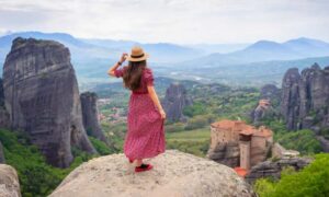 Athens: Meteora Monasteries Day Trip with Caves and Lunch - Getting from Athens: the 8:00 a.m. start and real travel time
