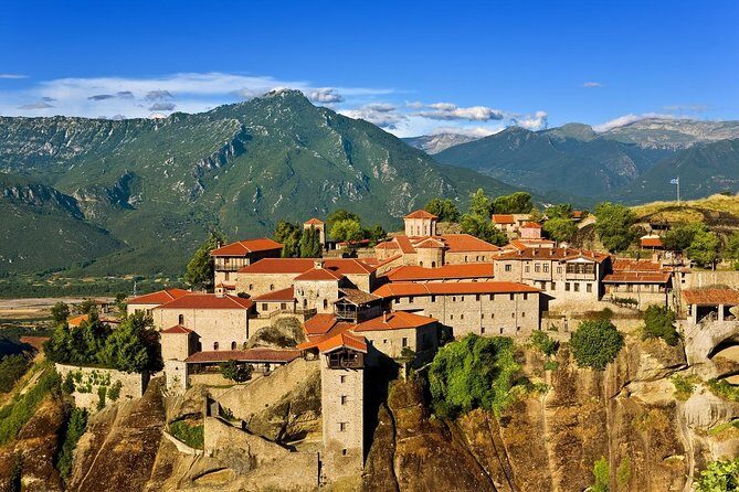 Athens: Meteora Monasteries, Hermit Caves Tour with Pickup - Why Meteora makes sense as a day trip from Athens