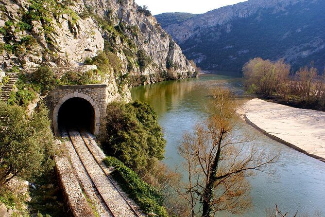 Athens: Meteora Monasteries, Hermit Caves Tour with Pickup - Kalambaka to Meteora: the local transfer and your on-site flow