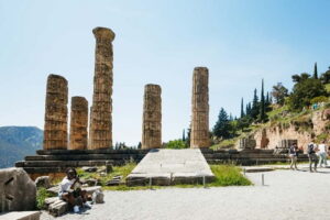 Athens: Mythology of Delphi, Museum and Arachova Guided Tour - Meeting Up and Getting Comfortable on the Athens to Delphi Drive