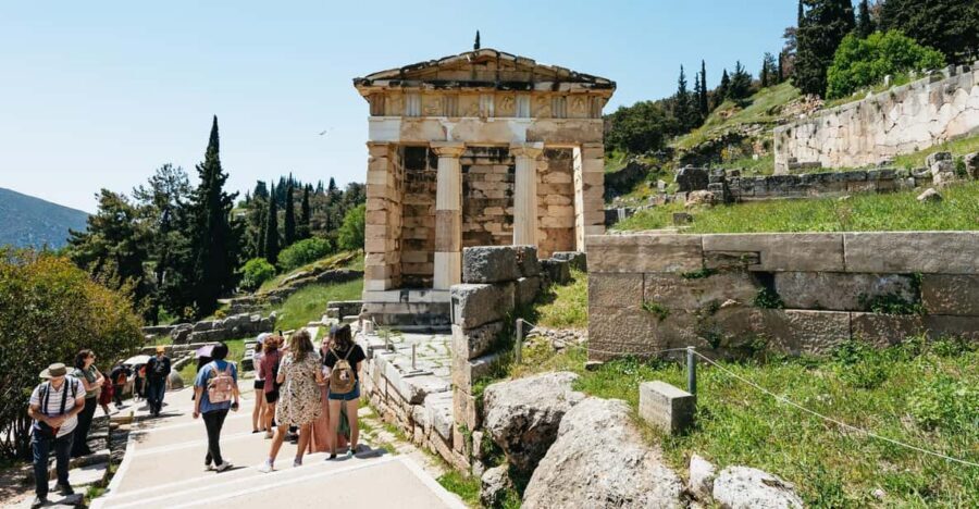 Athens: Mythology of Delphi, Museum and Arachova Guided Tour - Delphi Archaeological Site: Temple of Apollo and the Views That Make It Stick