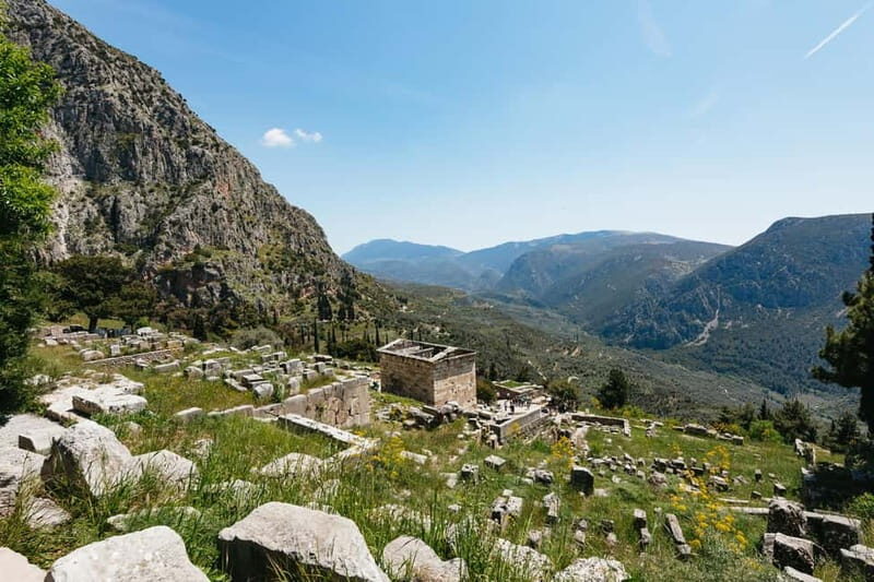 Athens: Mythology of Delphi, Museum and Arachova Guided Tour - Arachova on Mount Parnassus: Lunch, Shops, and a Mountain Village Feel
