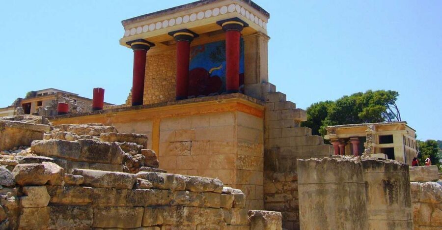 Crete: Knossos Palace & Heraklion Guided Tour - Heraklion town time: Daidalou Street to Lion Square to the sea