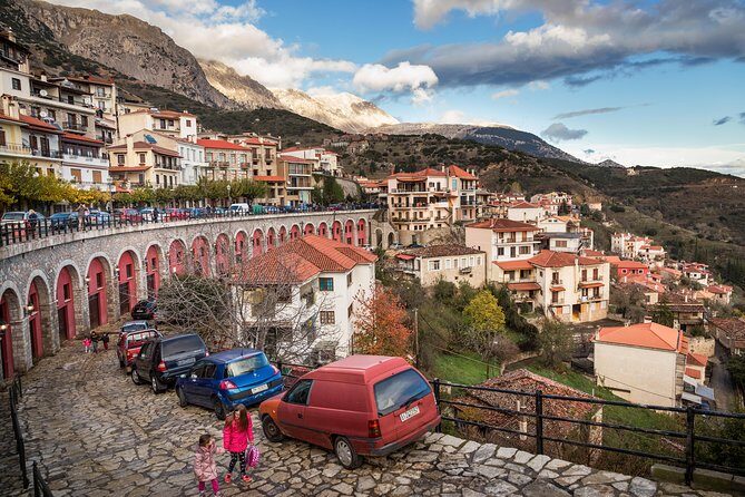 Delphi English Day Trip from Athens with Official Guide - Arachova photo stop: a pretty reset before you head home