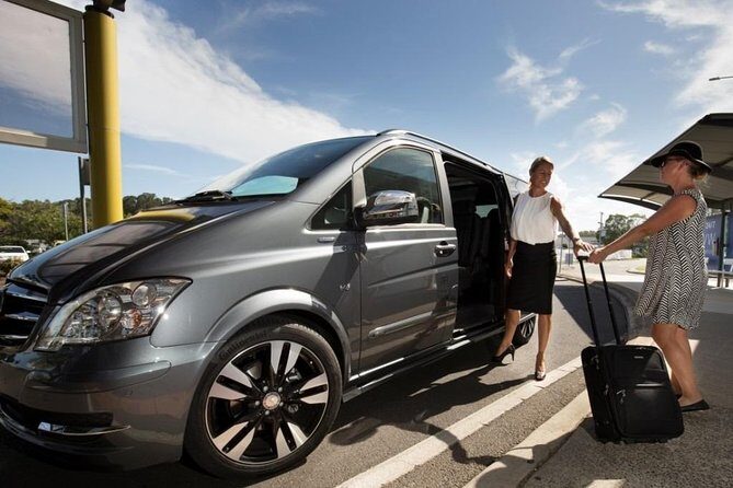 Economy Arrival Transfers From Santorini Airport To All Destinations - Flight-delay tracking: turning timing stress into a non-issue