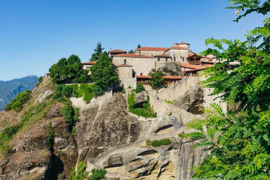 From Athens: Delphi and Meteora 2-Day Guided Tour - Guide and bus experience: why it affects your enjoyment more than you think