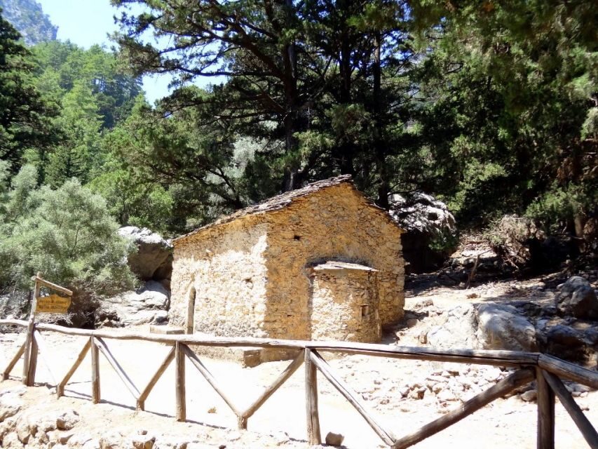 From Chania/Rethymno: Samariá Gorge Guided Hike with Pickup - What to bring: your kit for hot rocks and sore knees
