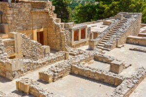 Knossos Palace Skip-the-Line Ticket & Private Guided Tour - Meeting Your Licensed Archaeologist Guide (Languages Matter)