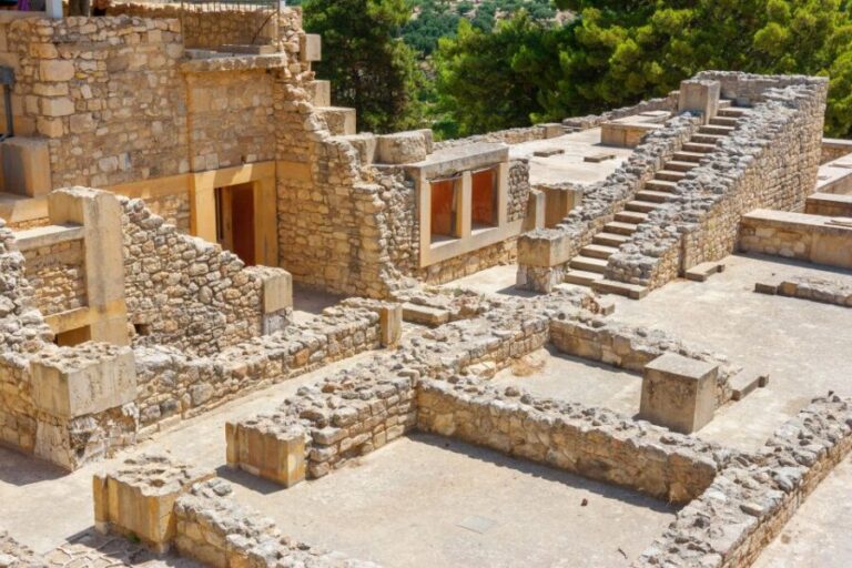Knossos Palace Skip-the-Line Ticket & Private Guided Tour - Meeting Your Licensed Archaeologist Guide (Languages Matter)