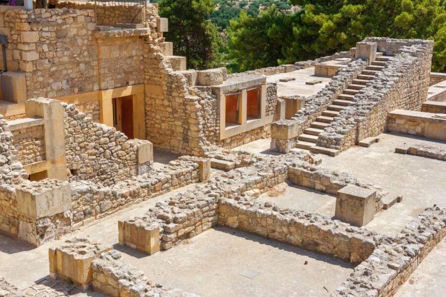 Knossos Palace Skip-the-Line Ticket & Private Guided Tour - Meeting Your Licensed Archaeologist Guide (Languages Matter)
