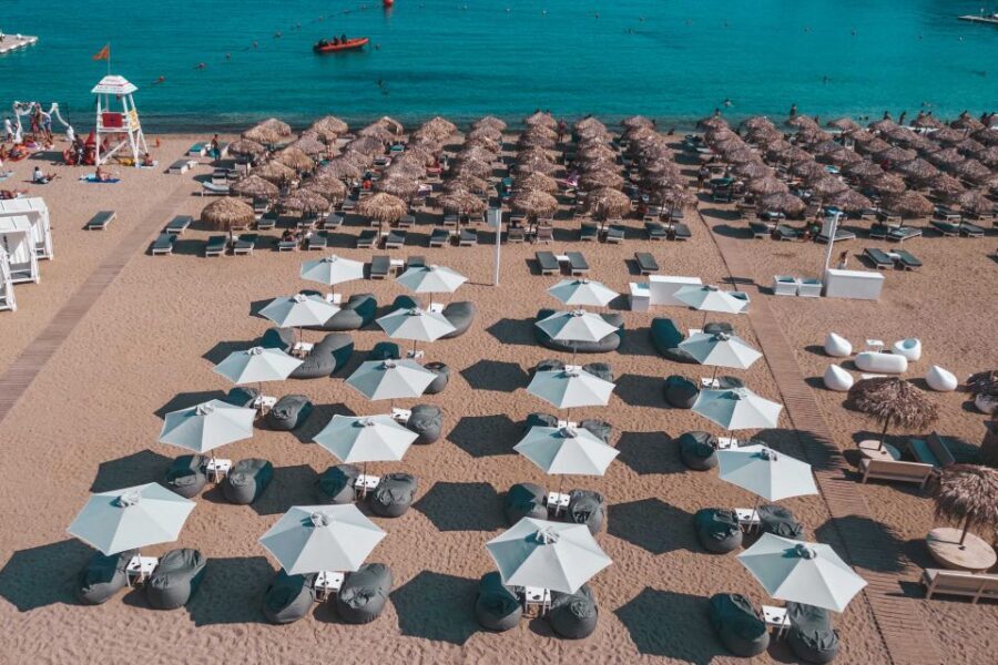 Mykonos: Super Paradise Beach with Sunbed at Thalas Mykonos - Thalas as a barefoot tavern: beachside food and service without the hassle