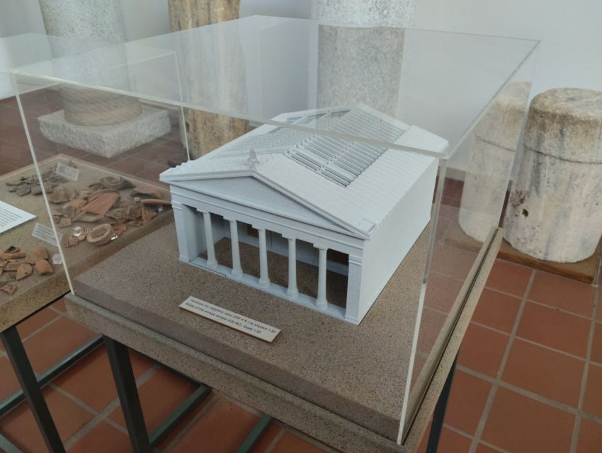 Naxos: Highlights Bus Tour with Free Time for Lunch and Swim - Chalki’s Venetian architecture and 50 minutes of wander time