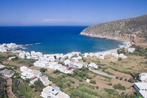 Naxos Highlights Bus Tour with Free Time for Lunch at Apeiranthos - Damalas pottery and the olive press museum for real island context