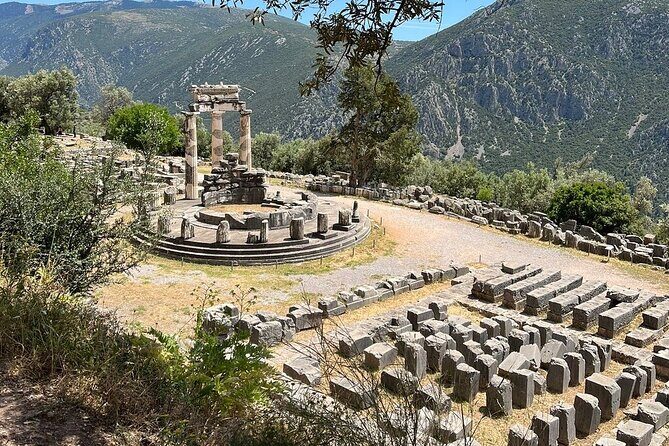 Premium Delphi Day Trip with an Expert Guide, Museum & Lunch - Arachova: lunch, shopping, and mountain views without the stress