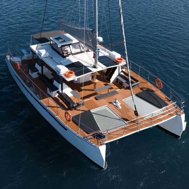 Santorini: Catamaran Caldera Cruise with Meal and Drinks - Getting there and back: hotel transfer reality