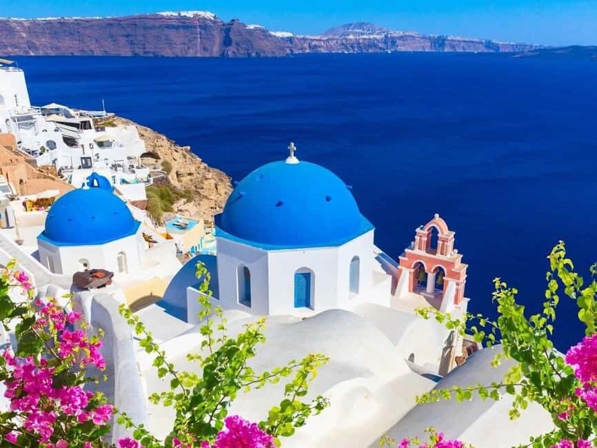 Santorini Guided Day Trip From Crete with Ferry Tickets - Oia in about 90 minutes: where the viewpoints win and crowds fight back