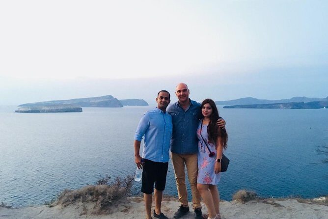 Santorini Private Driver: Explore Santorini - Port & Hotel Pickup - Oia caldera time: where you get the photos without the stress