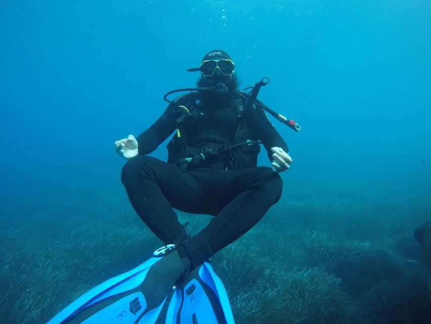 Santorini: Scuba Diving Experience in Caldera for Beginners - Getting ready at Santorini Scuba Academy in Emporio