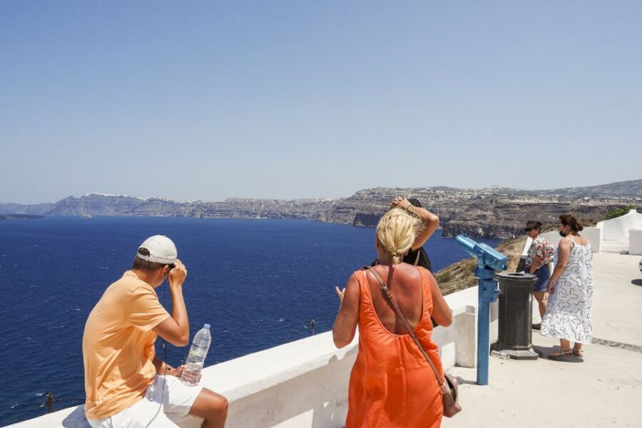 Santorini: Top Sights Day Trip, Wine Tasting, & Oia Sunset - Pace, weather, and what to pack so you enjoy the whole day