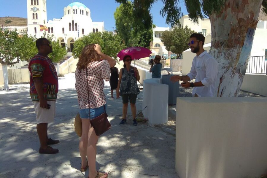 Santorini: Traditional Sightseeing Bus Tour with Oia Sunset - Key highlights that make this day trip work