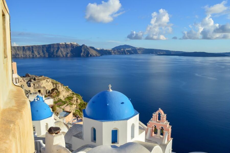 Santorini: Traditional Sightseeing Bus Tour with Oia Sunset - Oia sunset: free time at Greece’s most photographed viewpoint (timing matters)
